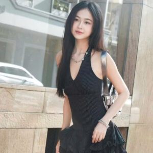 Jumpsuit ngắn kẻ cổ yếm form bí tầng hở lưng sang chảnh | PANCY JUMP